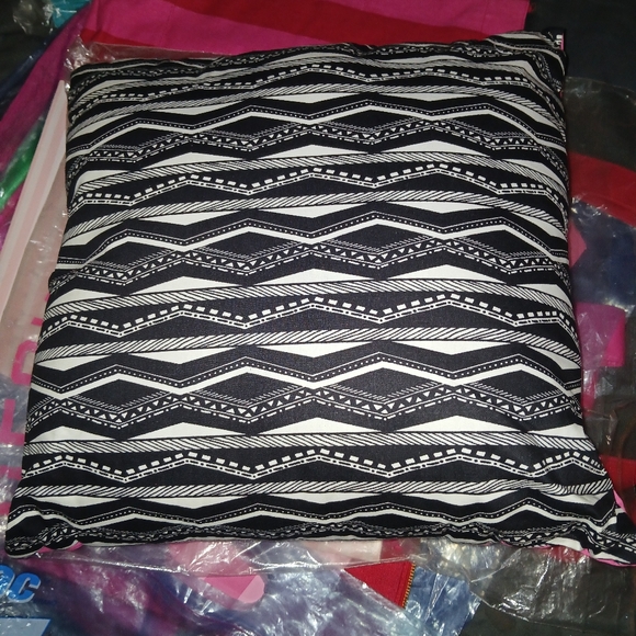 Victoria's Secret PINK Dorm Campus LOVE PINK Pillow NIP - Picture 3 of 4